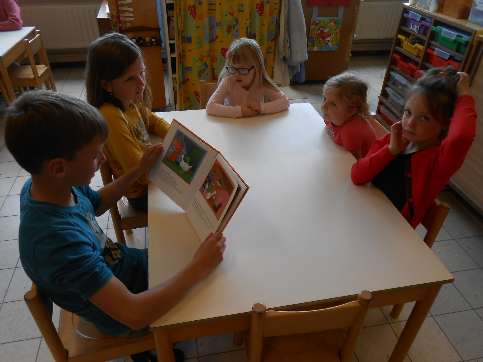 voorlezen in de kleuterschool